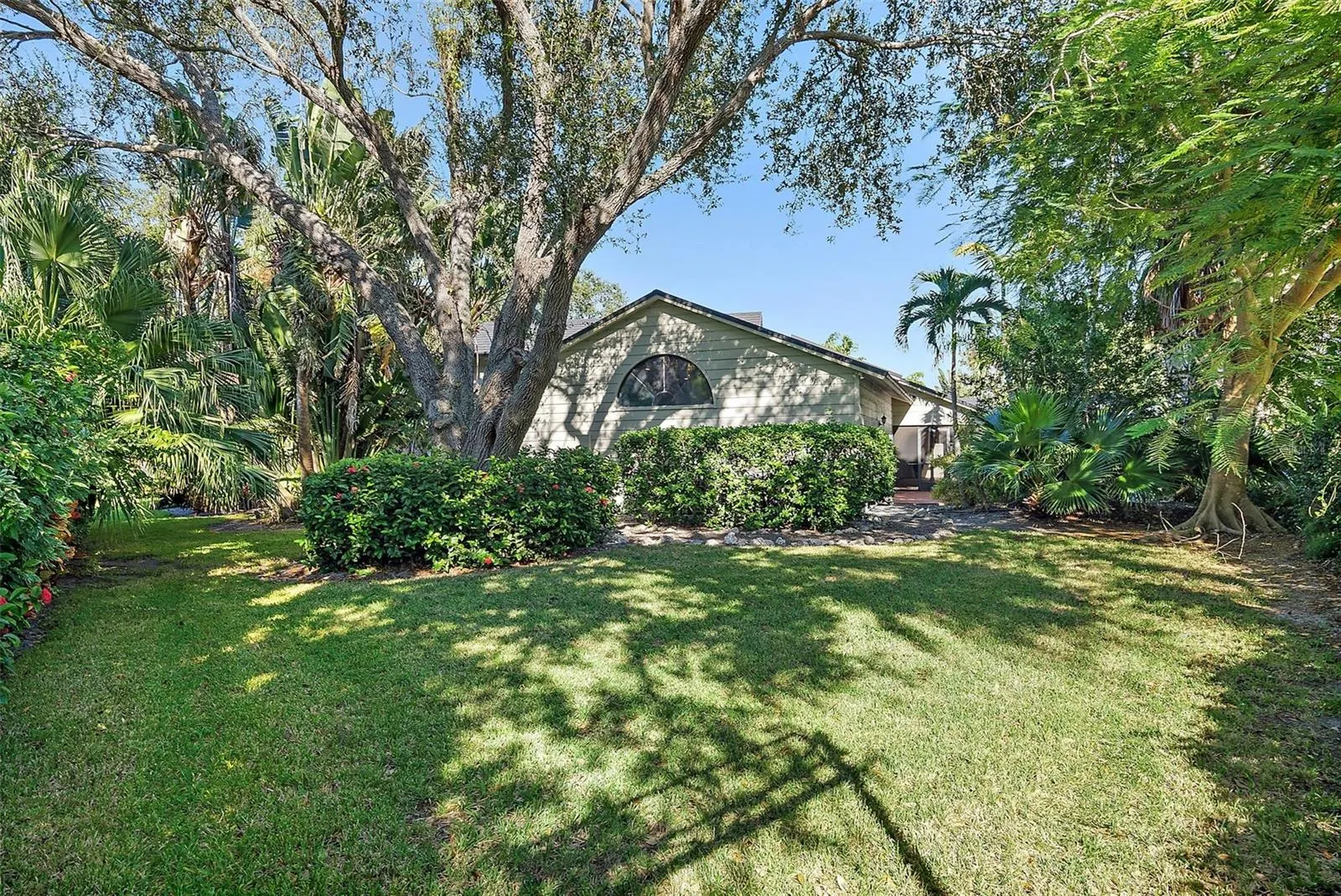 2371 LANDINGS CIR