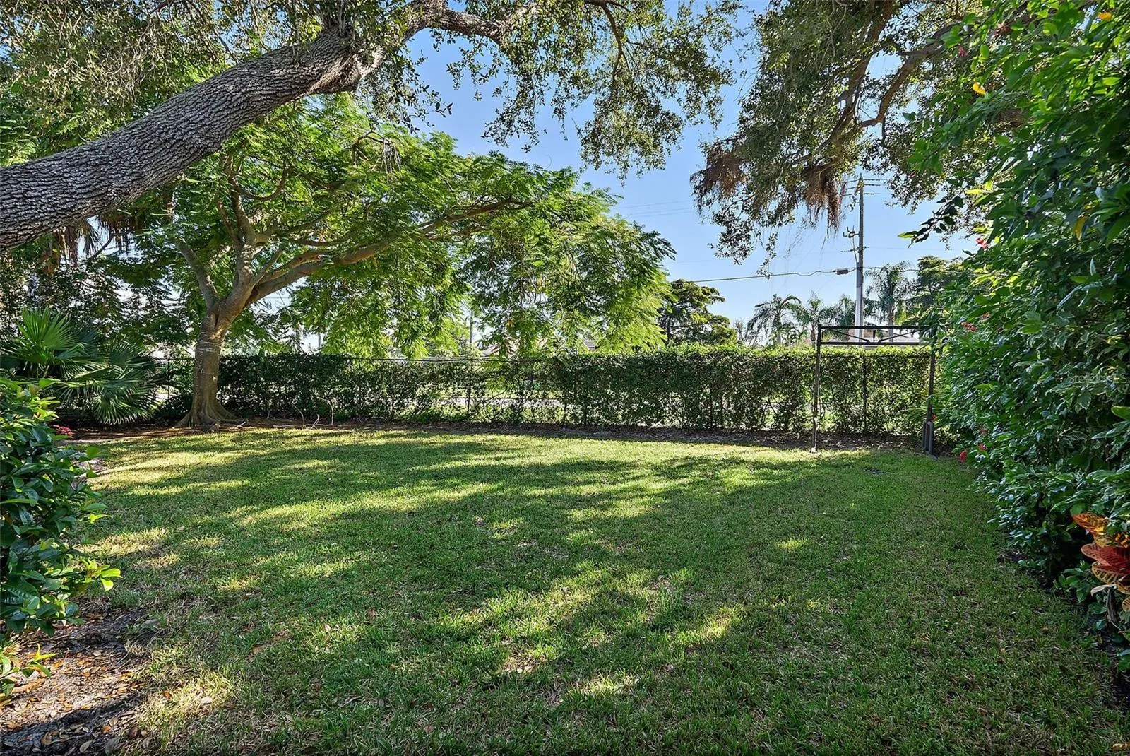 2371 LANDINGS CIR