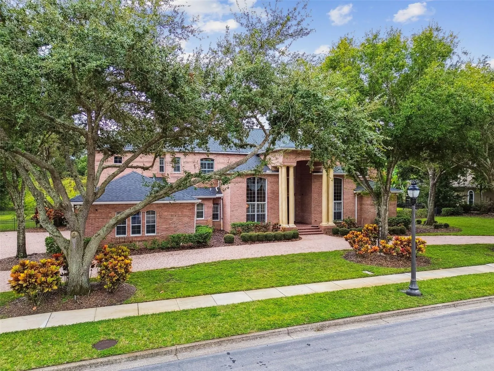 3020 KENSINGTON TRCE