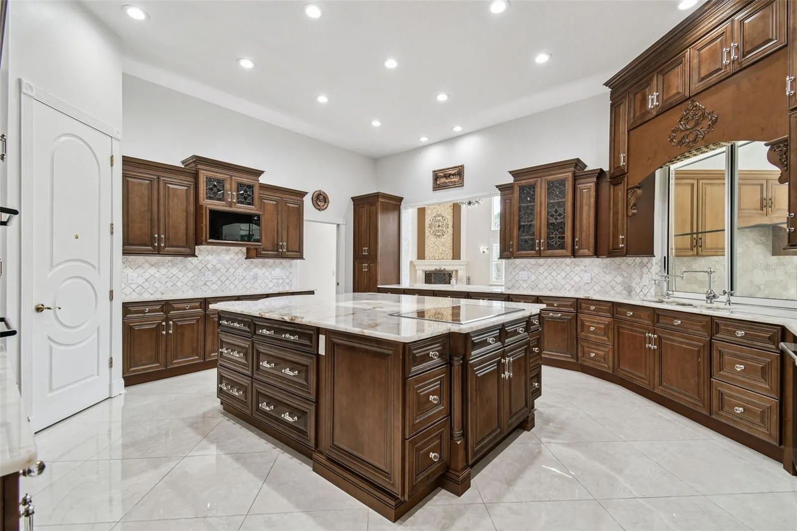 3020 KENSINGTON TRCE