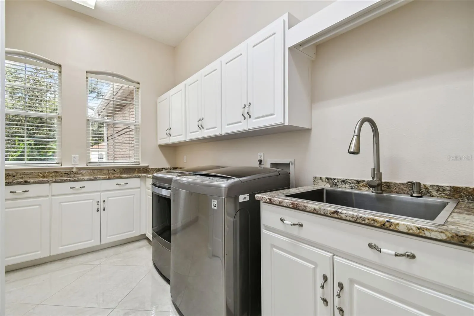 3020 KENSINGTON TRCE