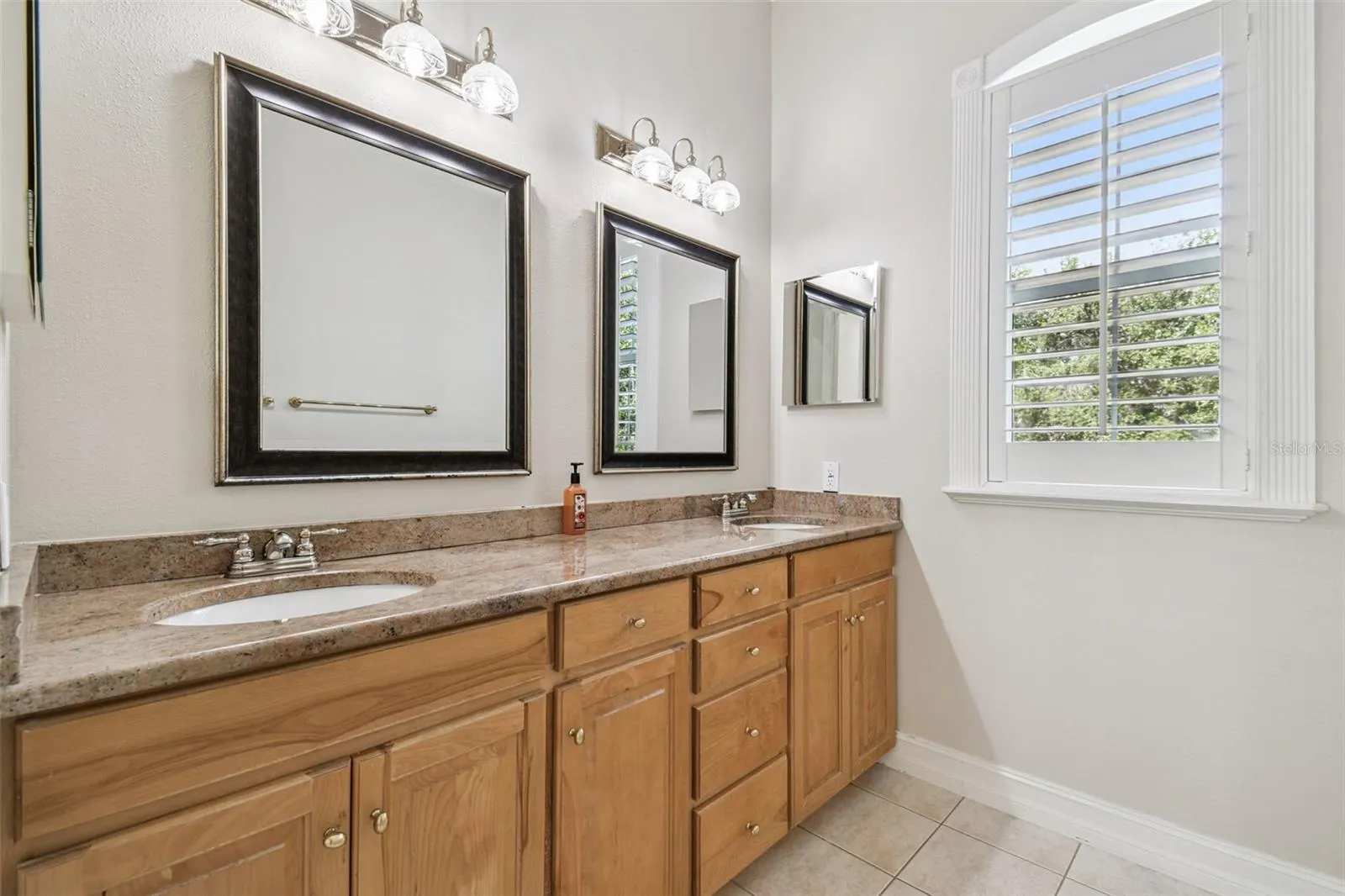 3020 KENSINGTON TRCE