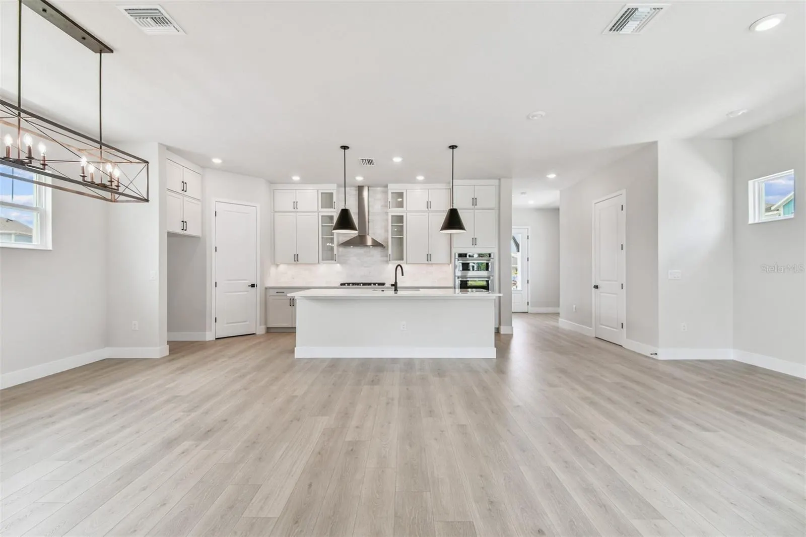 1585 MERRYTHOUGHT LN