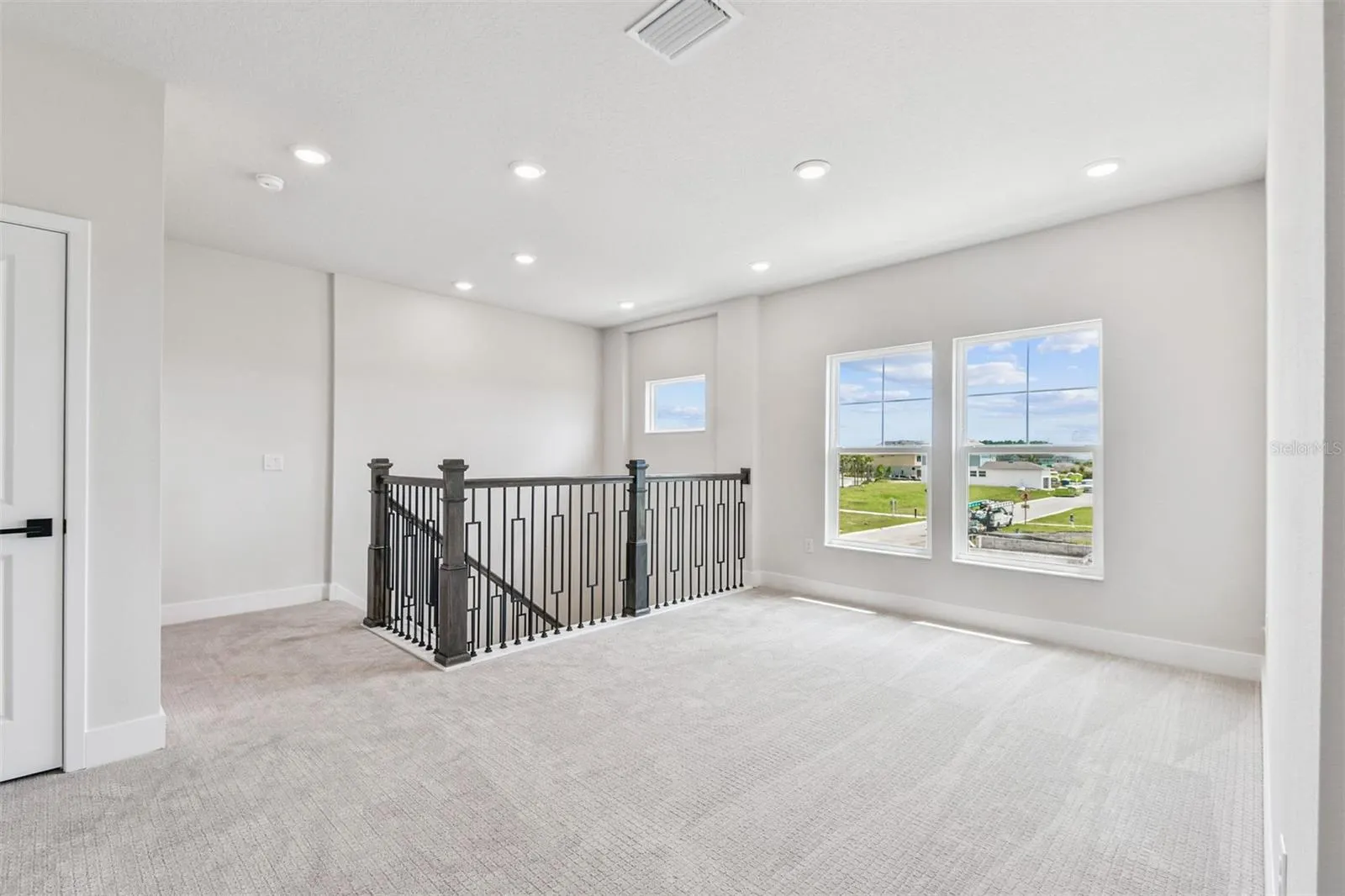 1585 MERRYTHOUGHT LN