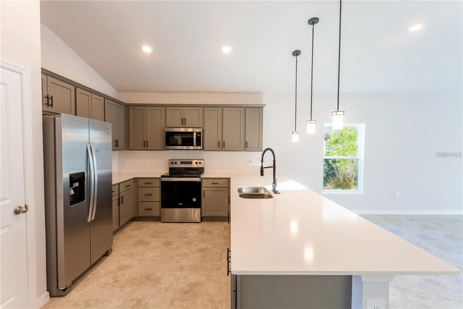 133 ANGOL ST