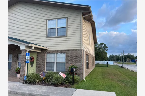 705 SE TOWNHOMES BLVD