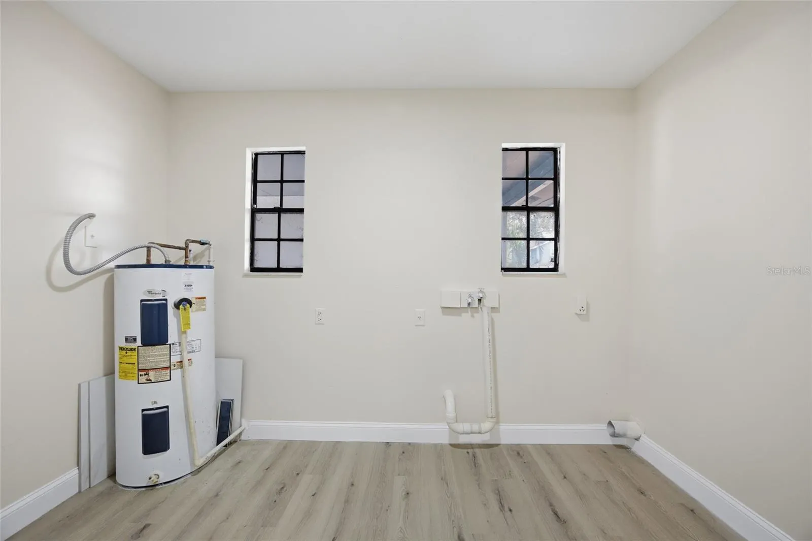 920 W CANDLEWOOD AVE