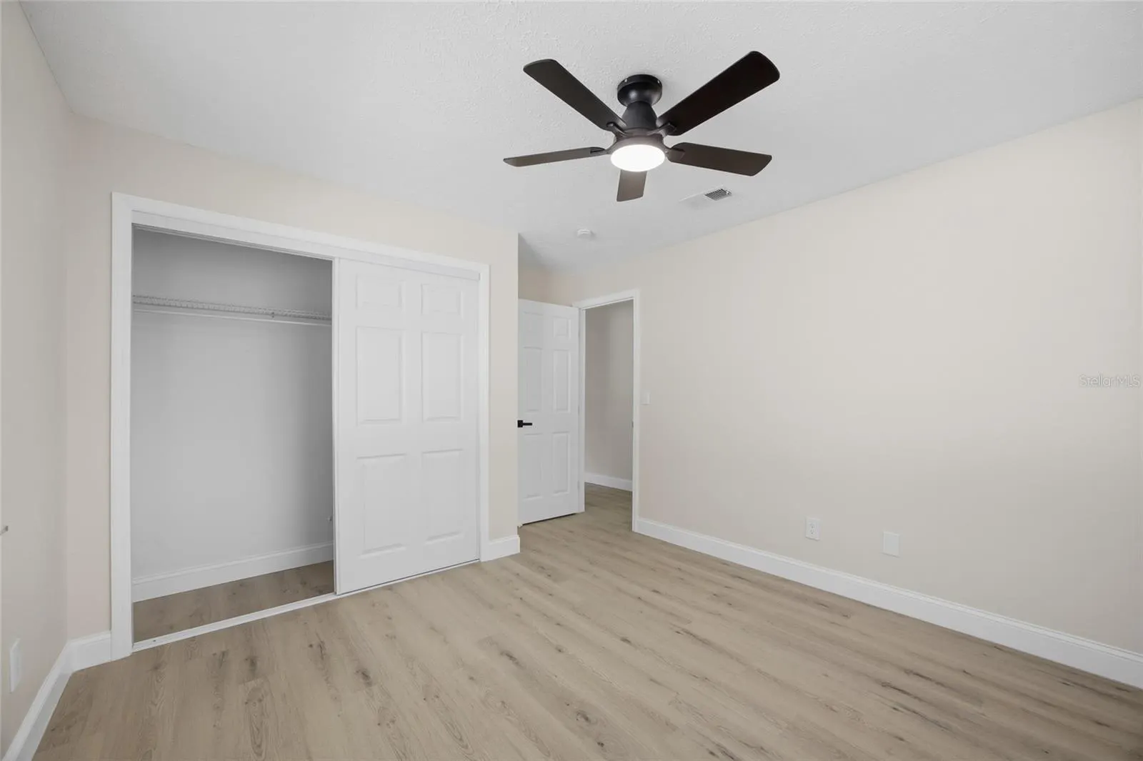 920 W CANDLEWOOD AVE