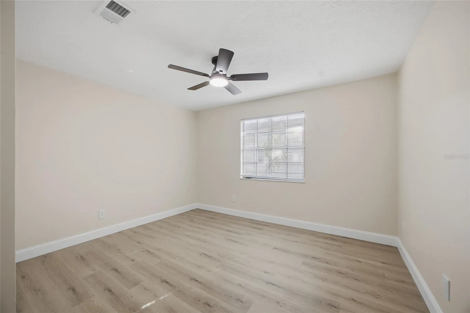 920 W CANDLEWOOD AVE