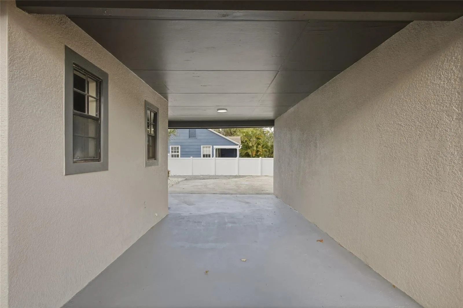 920 W CANDLEWOOD AVE