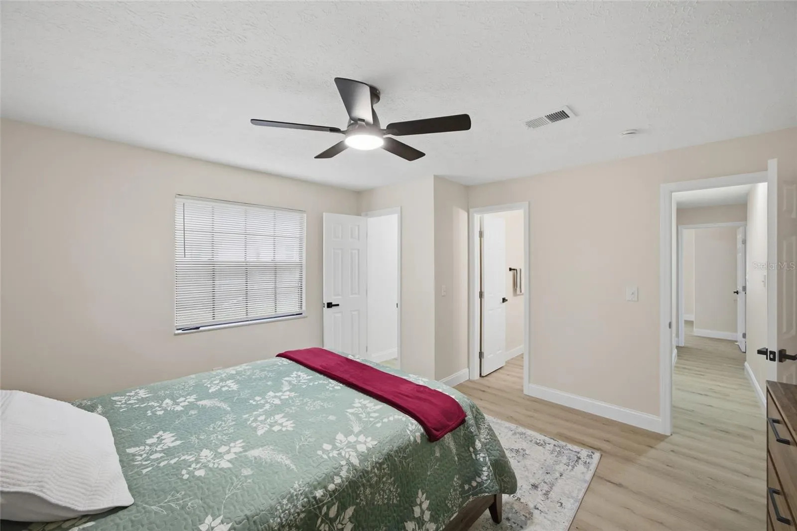 920 W CANDLEWOOD AVE