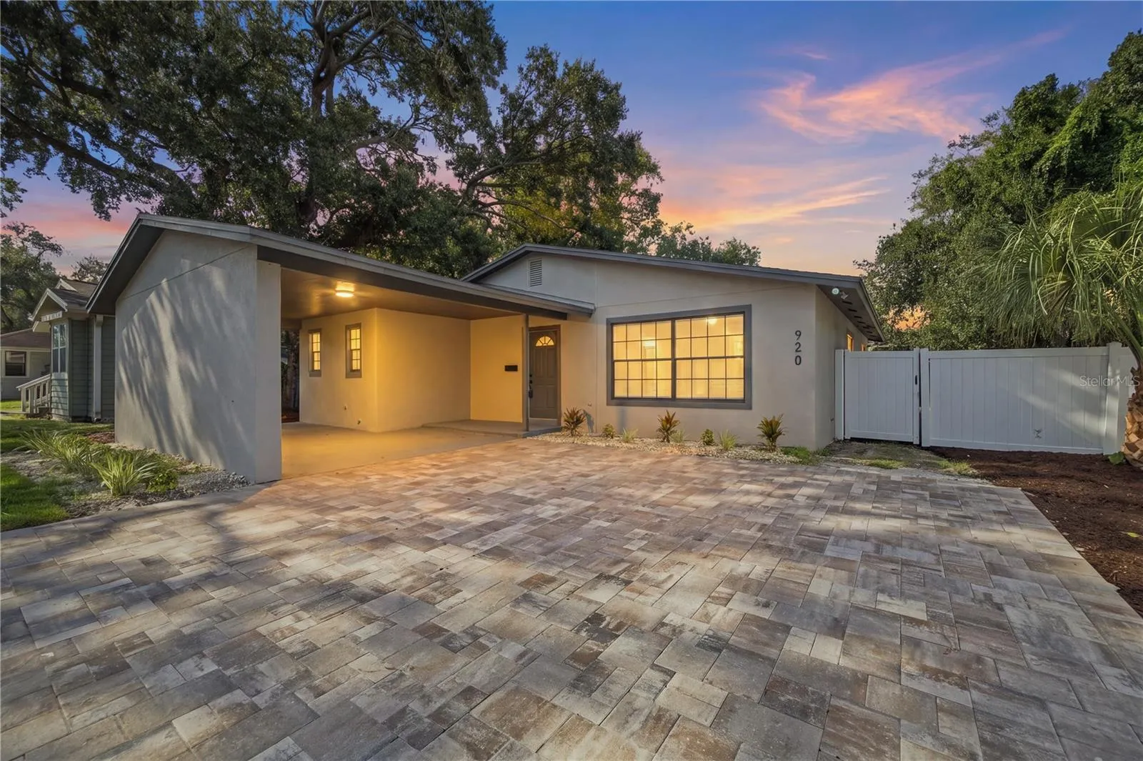 920 W CANDLEWOOD AVE