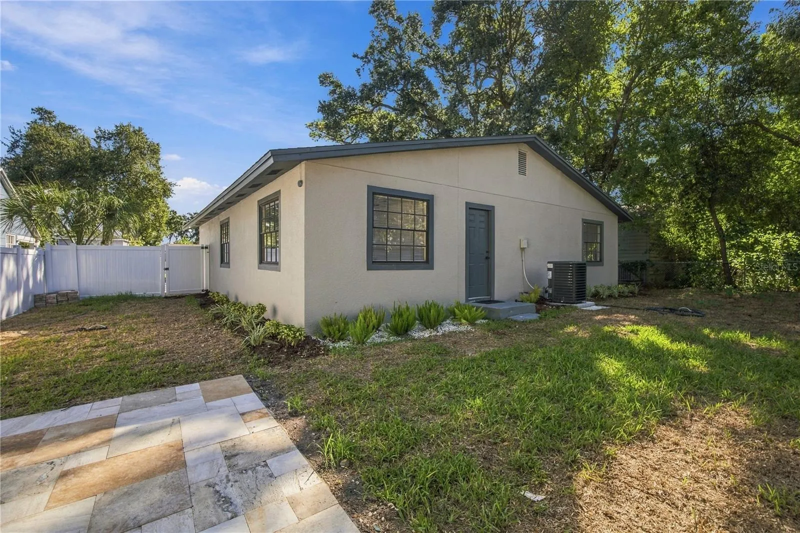 920 W CANDLEWOOD AVE