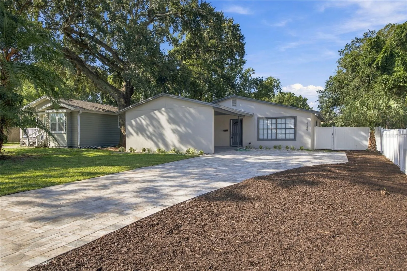920 W CANDLEWOOD AVE