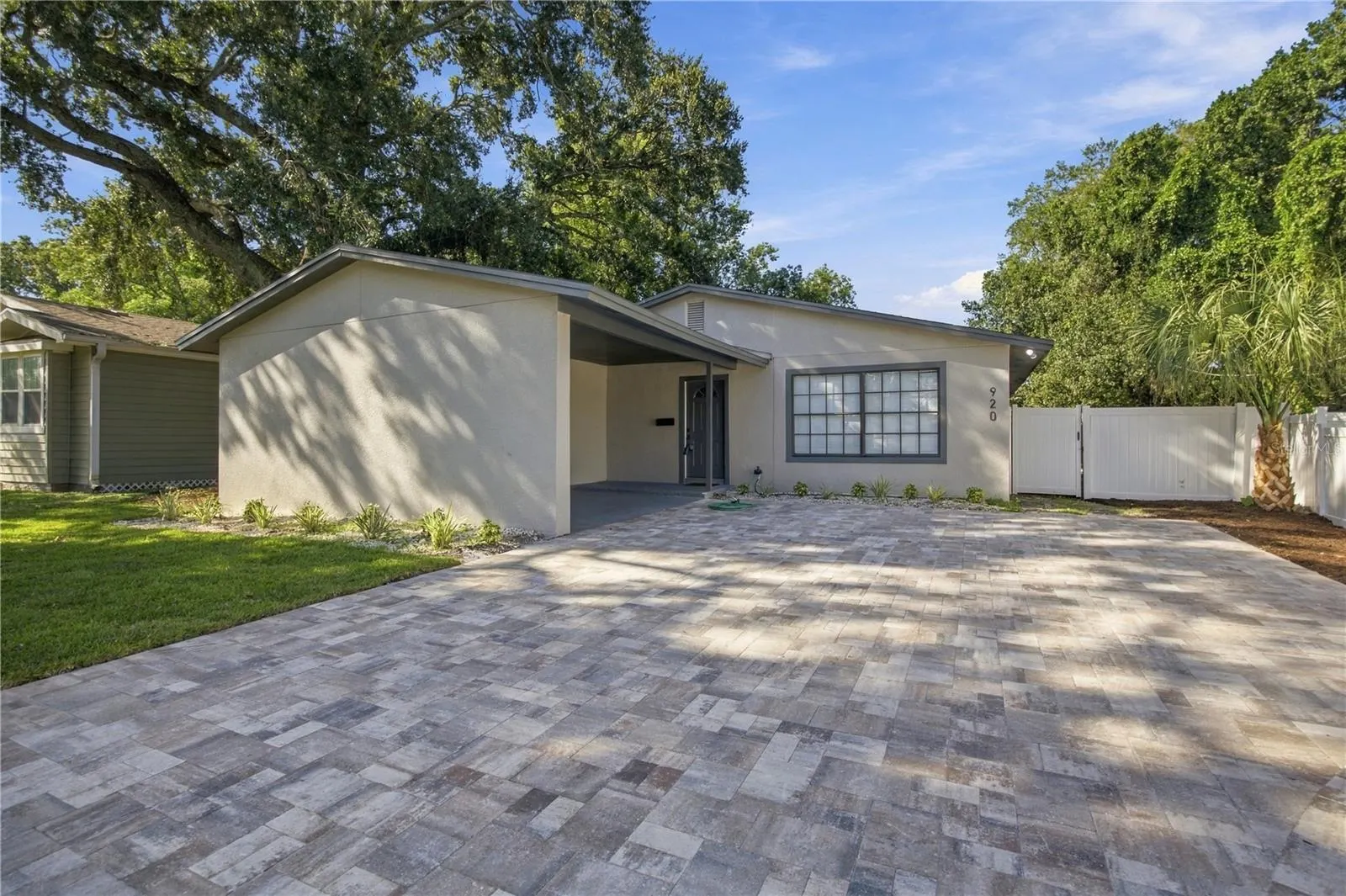 920 W CANDLEWOOD AVE