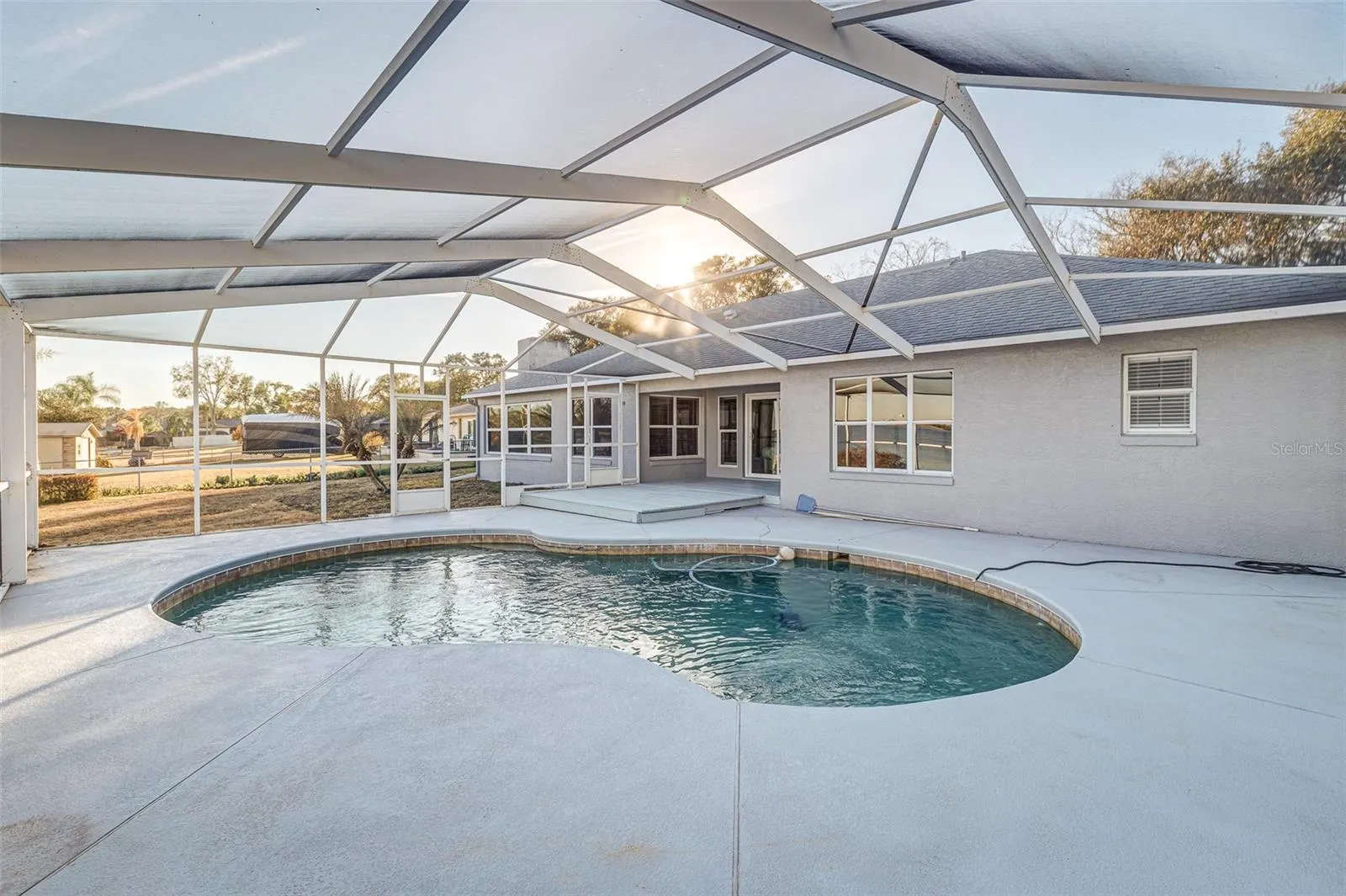 411 EDGEWATER DR