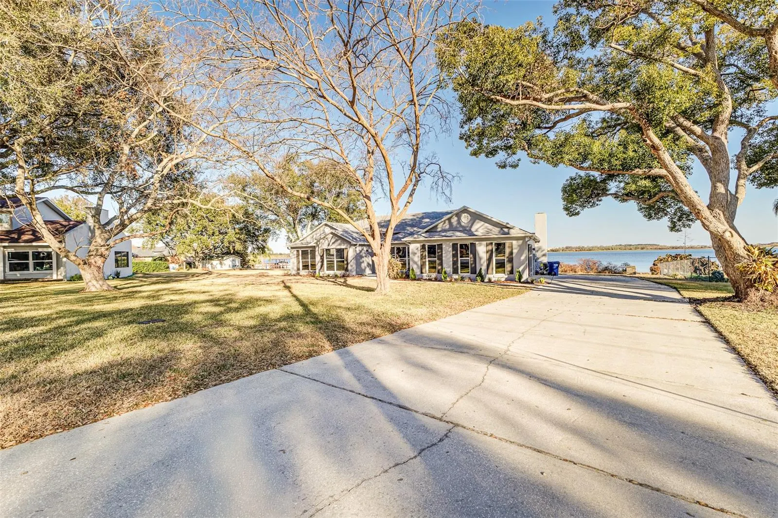 411 EDGEWATER DR