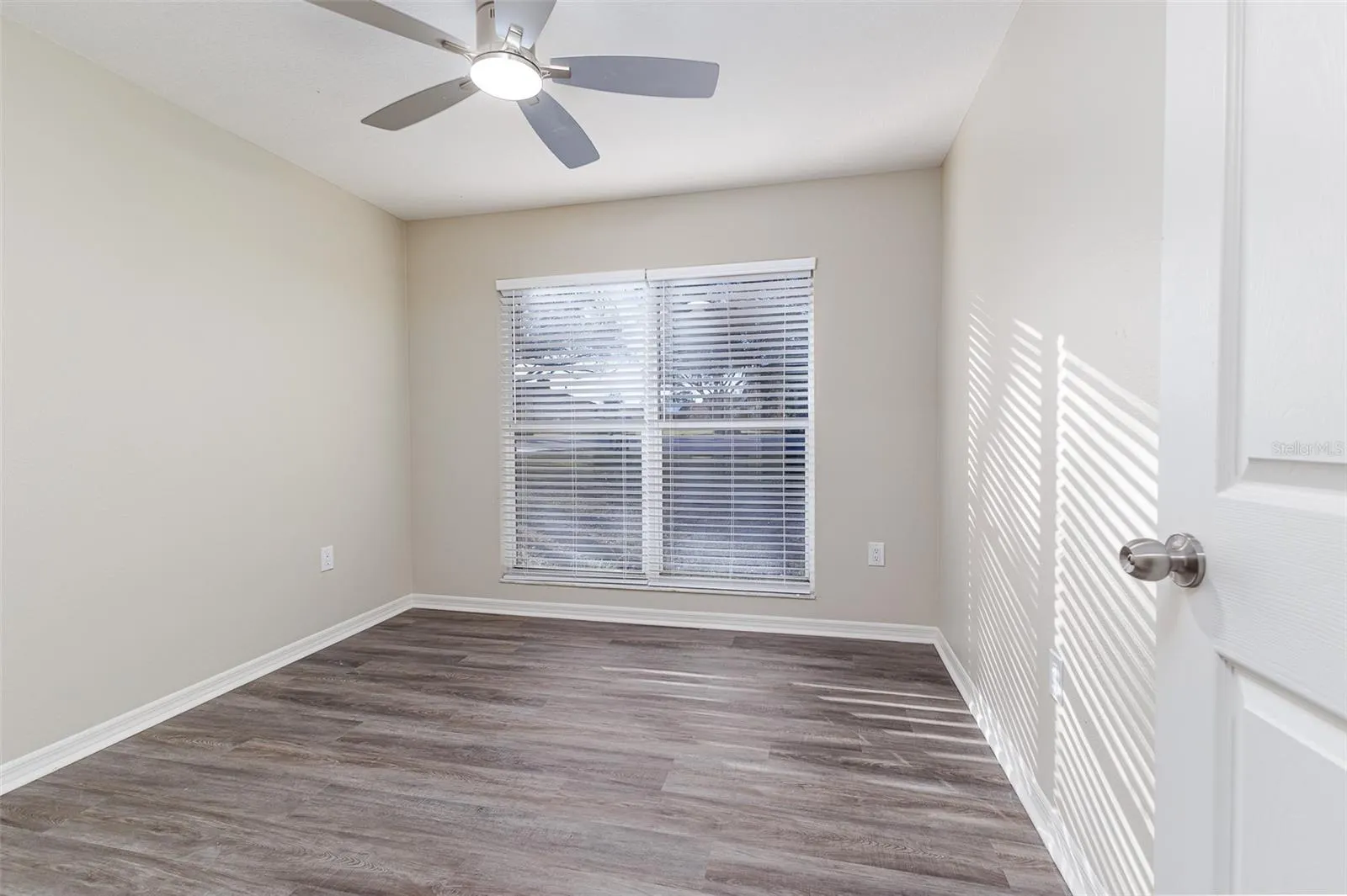 411 EDGEWATER DR
