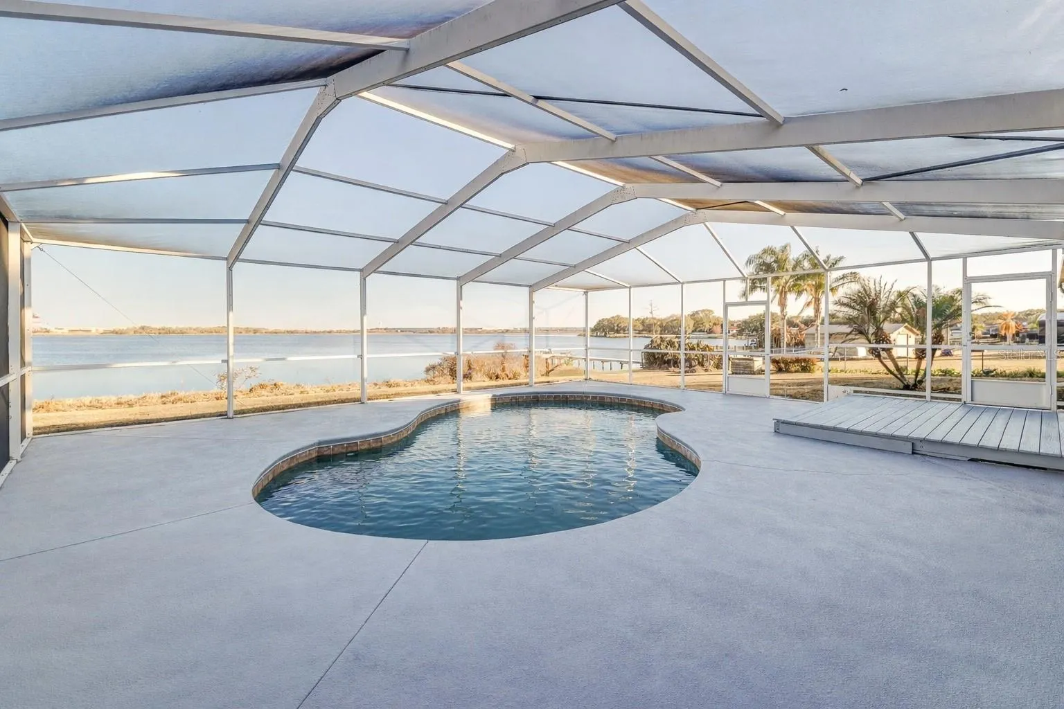 411 EDGEWATER DR
