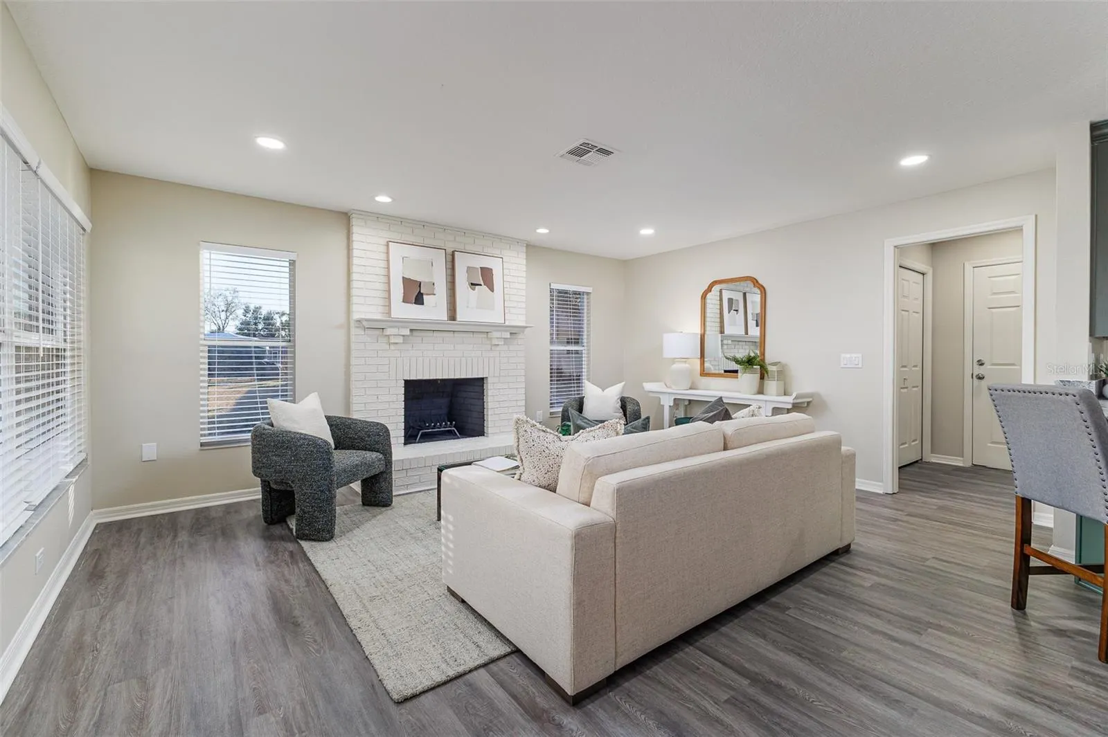 411 EDGEWATER DR