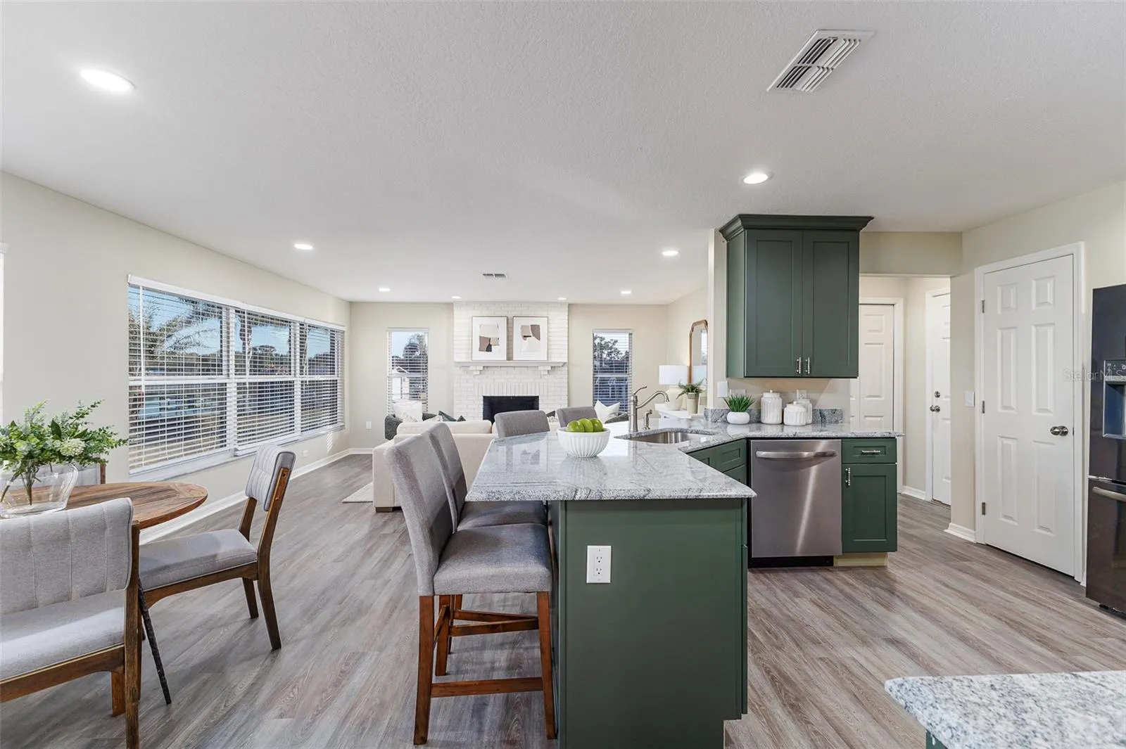 411 EDGEWATER DR