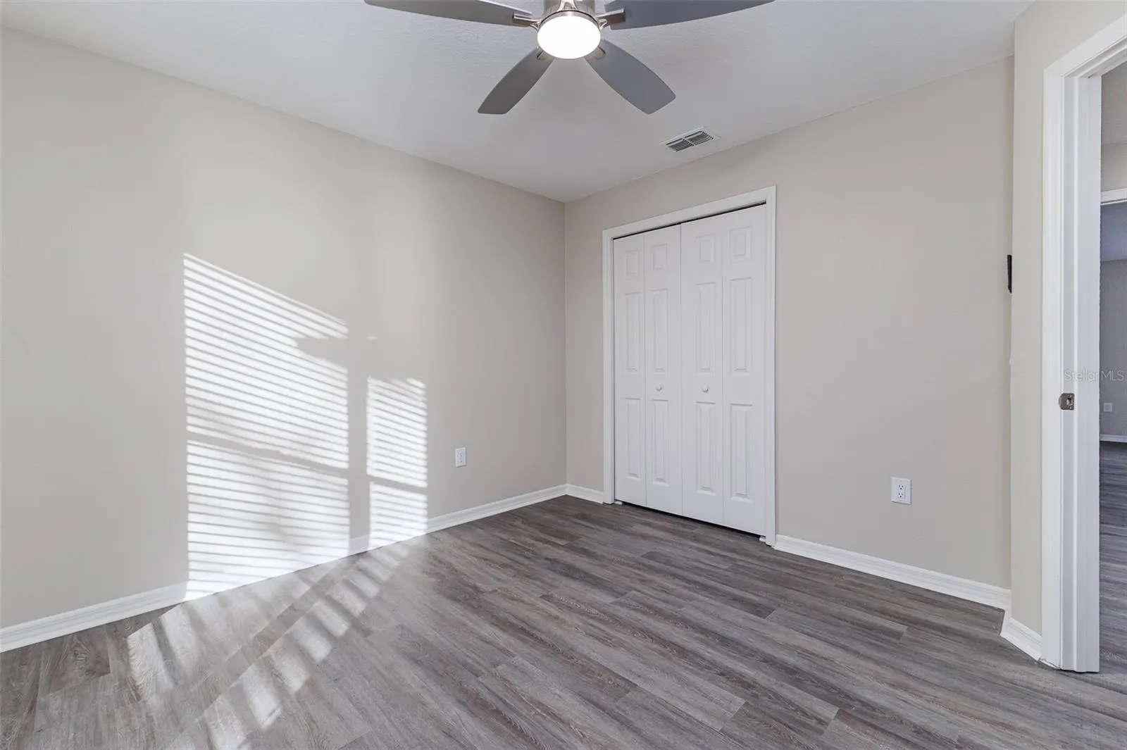 411 EDGEWATER DR