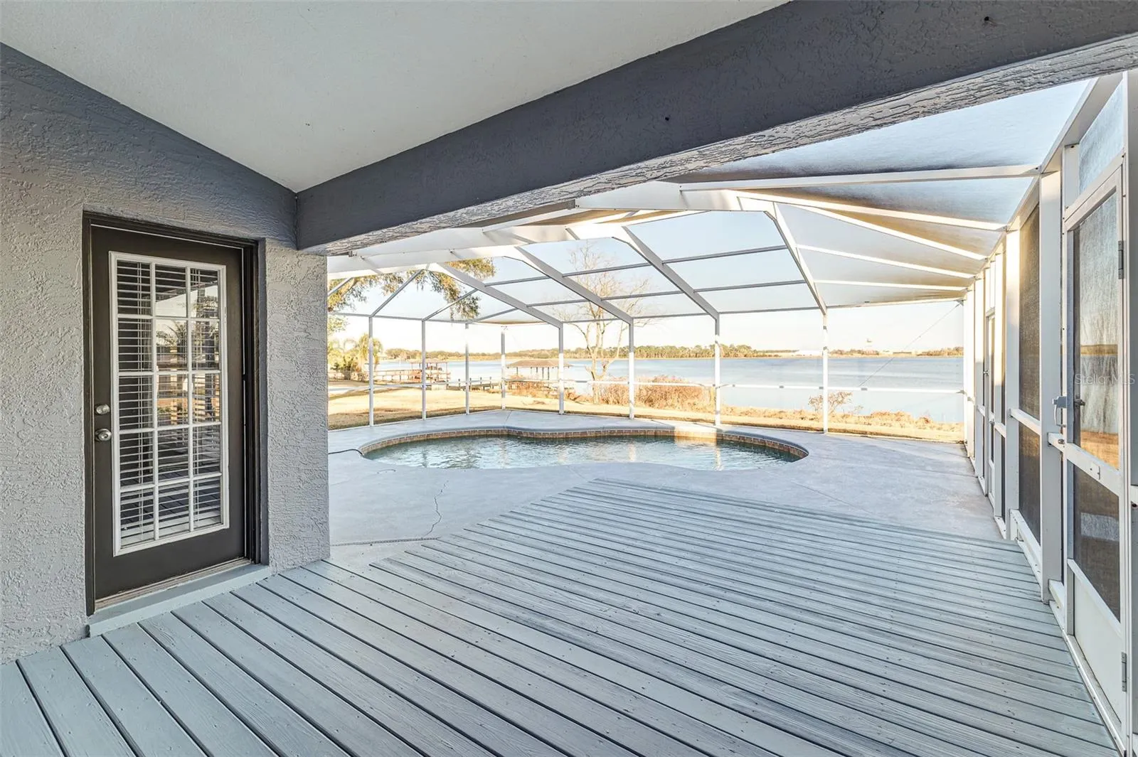 411 EDGEWATER DR