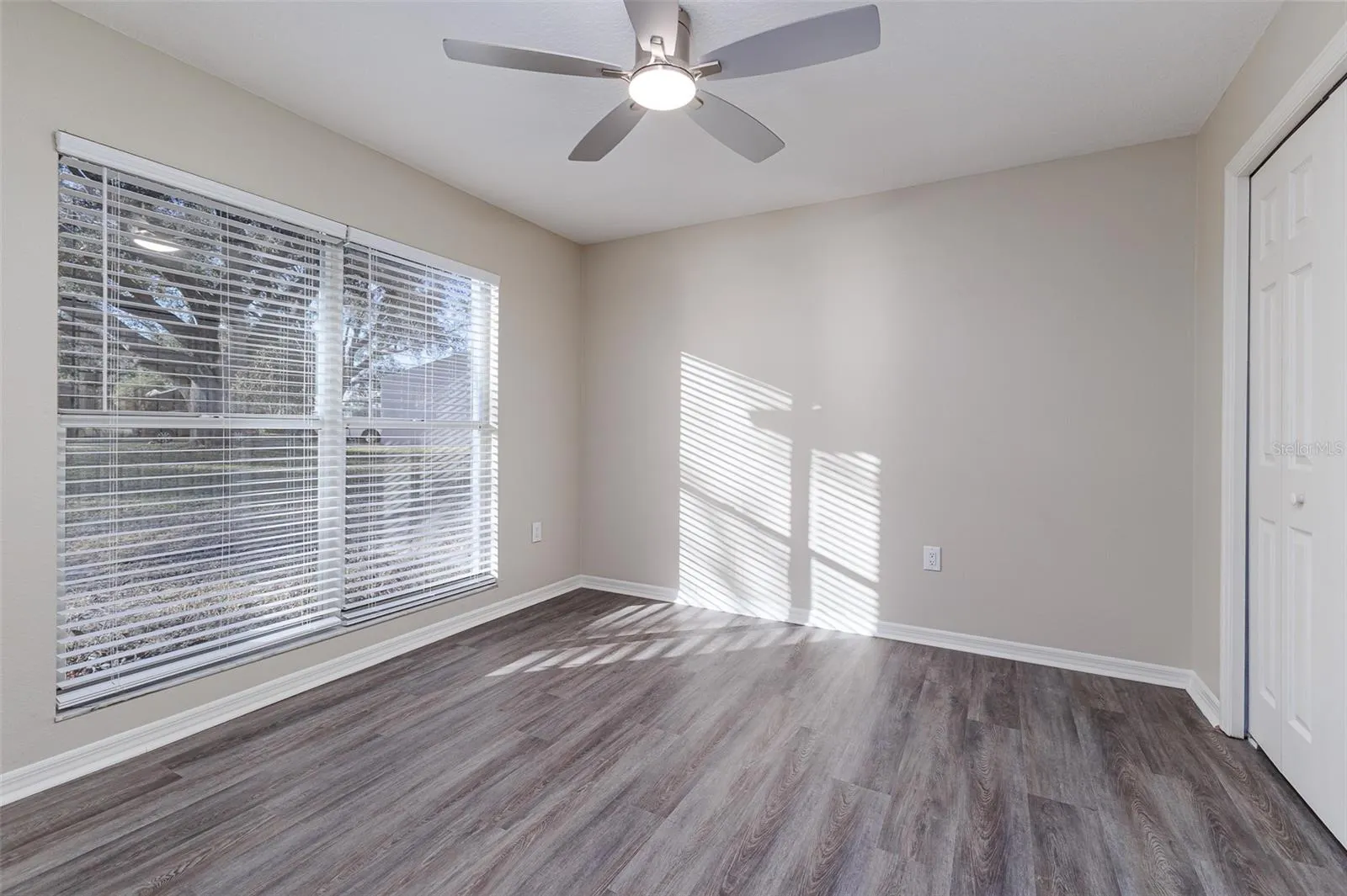 411 EDGEWATER DR
