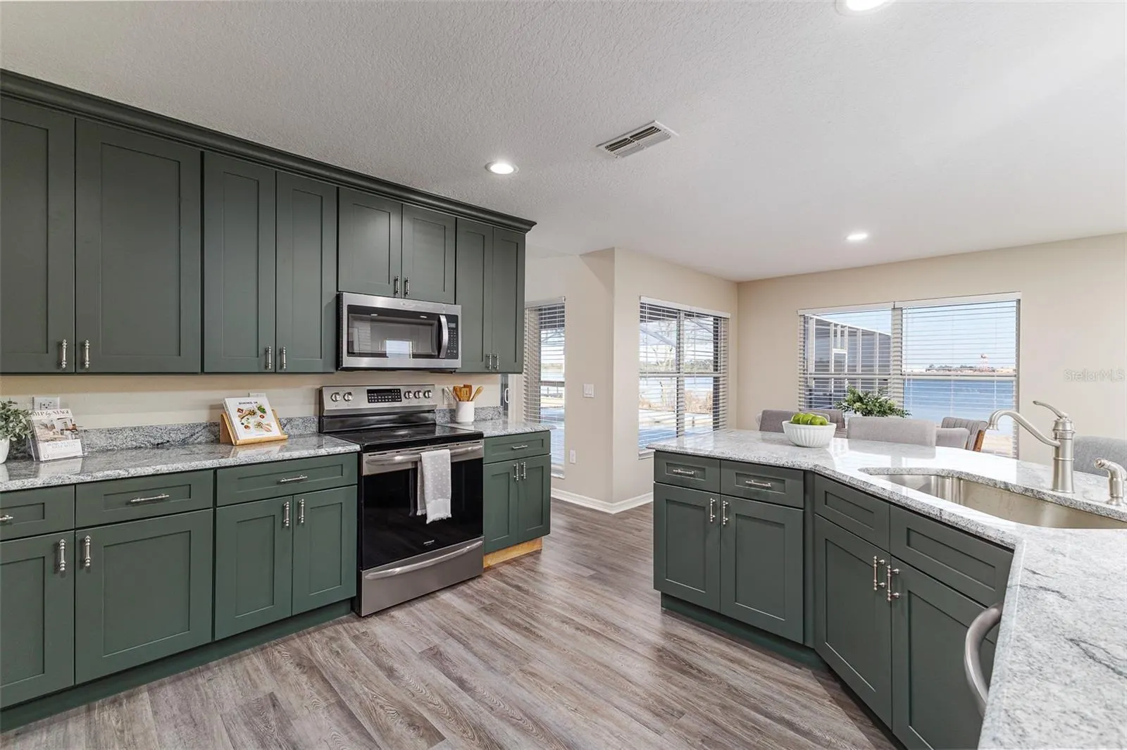 411 EDGEWATER DR