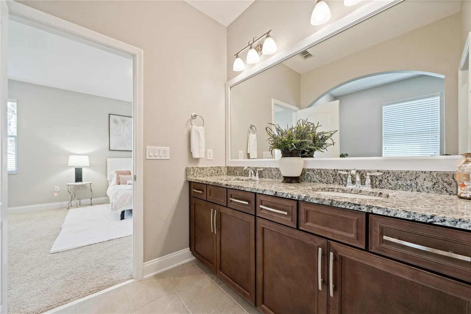 1110 UMBRIA LN