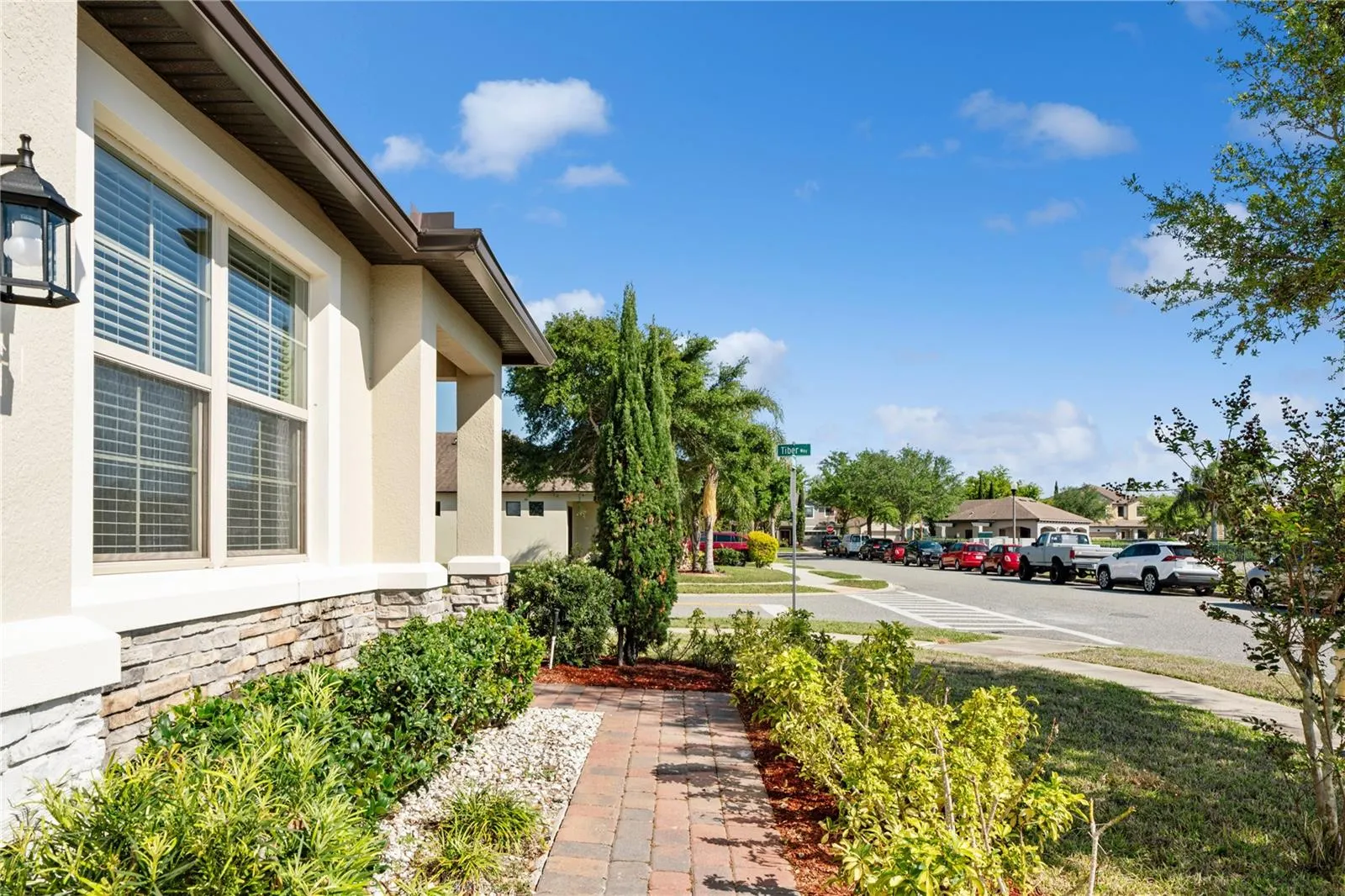 1110 UMBRIA LN