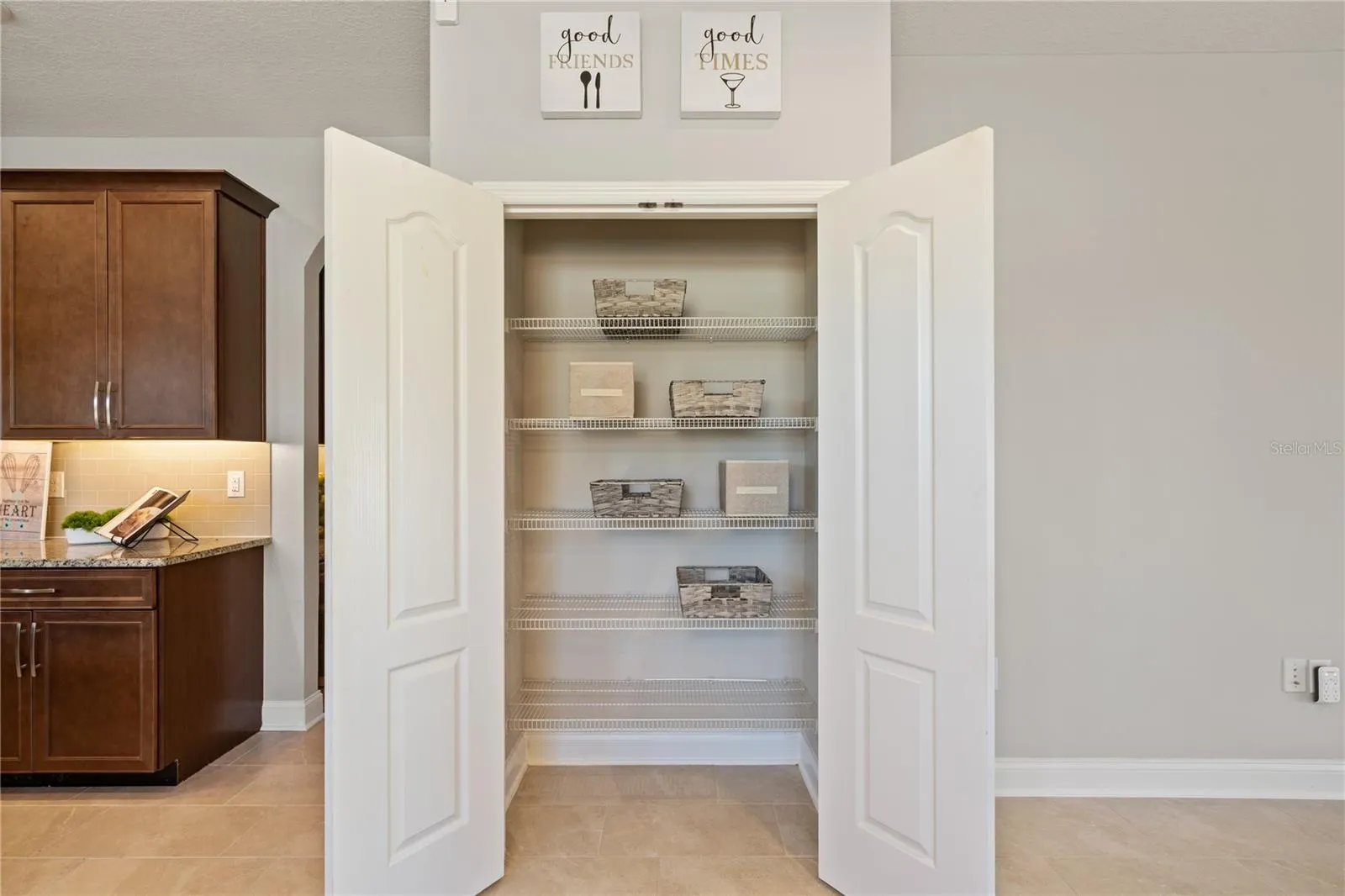 1110 UMBRIA LN