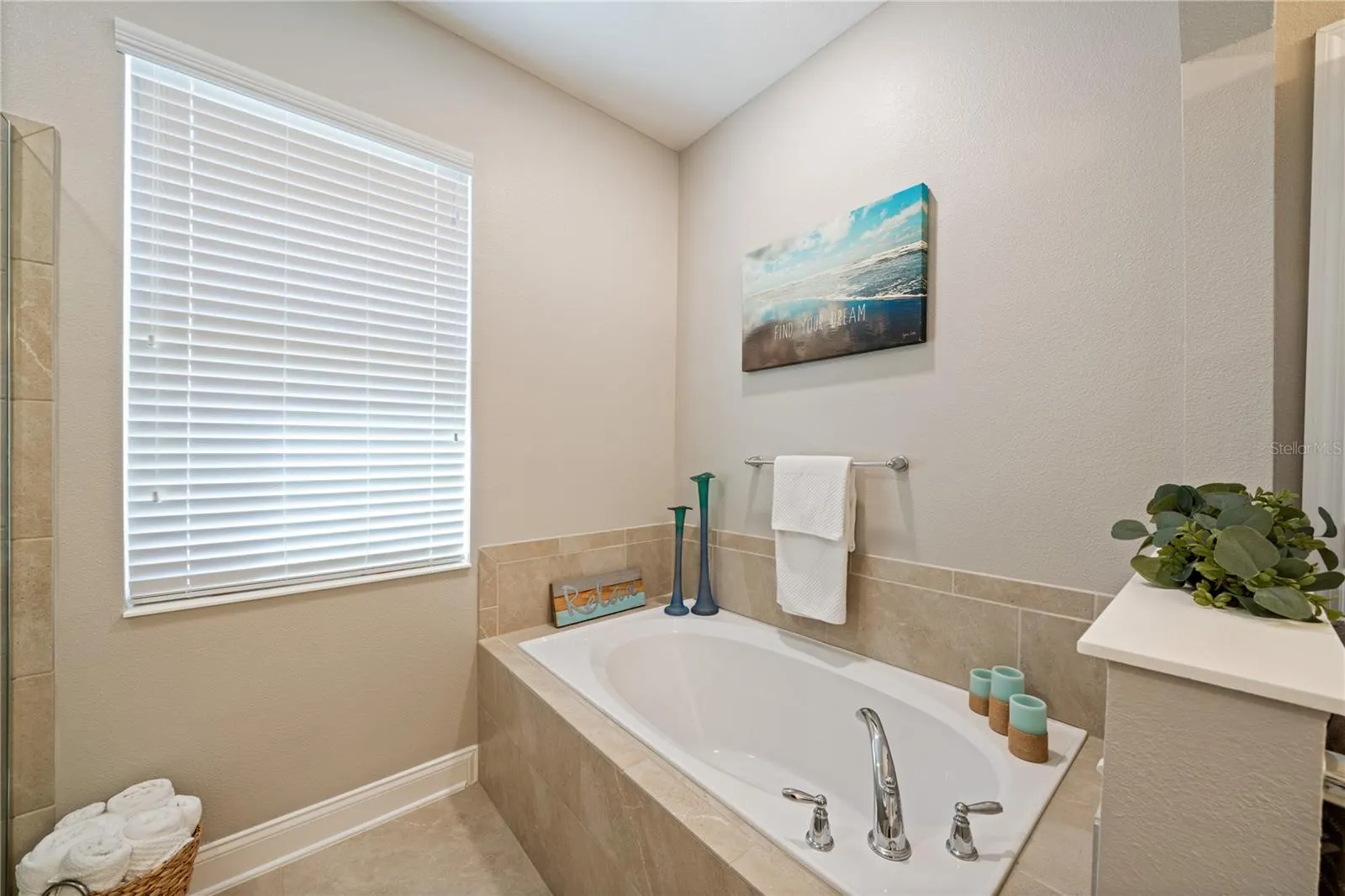1110 UMBRIA LN