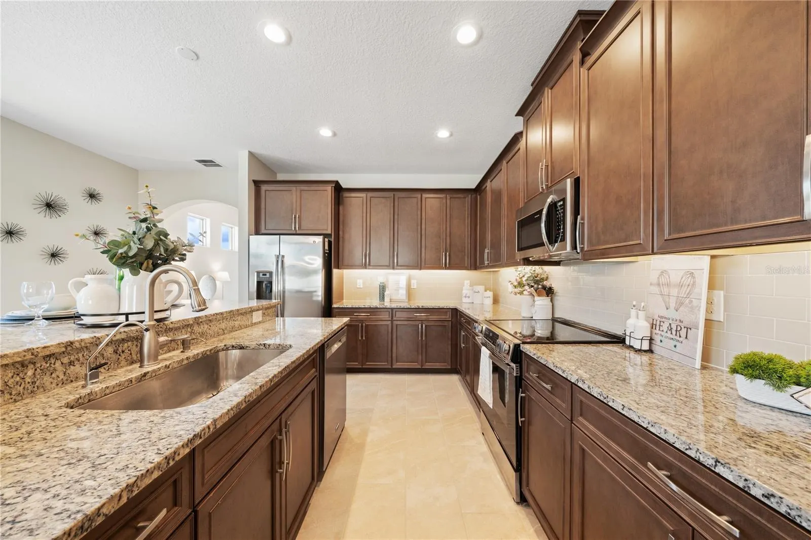 1110 UMBRIA LN