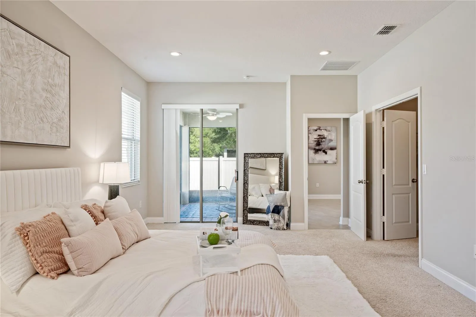 1110 UMBRIA LN