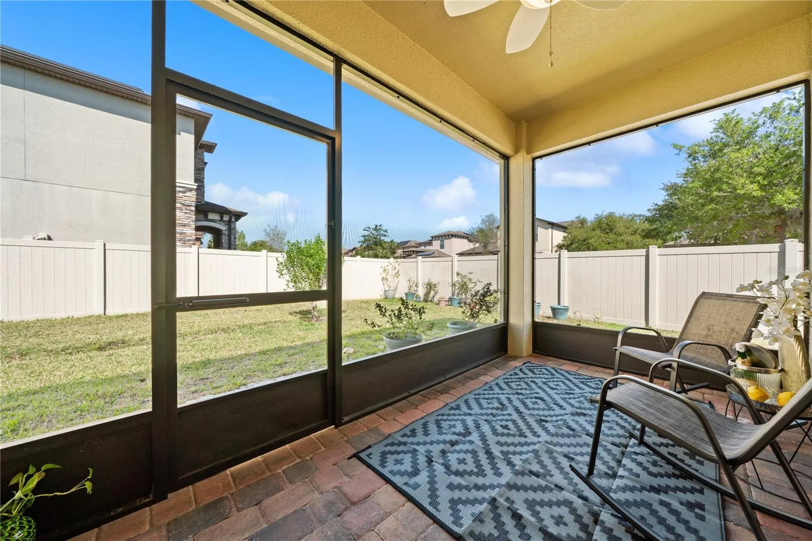 1110 UMBRIA LN