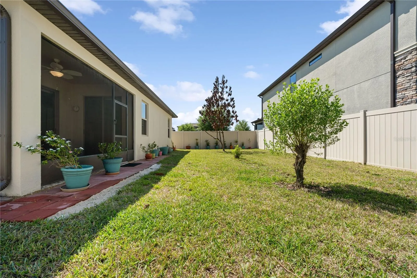 1110 UMBRIA LN