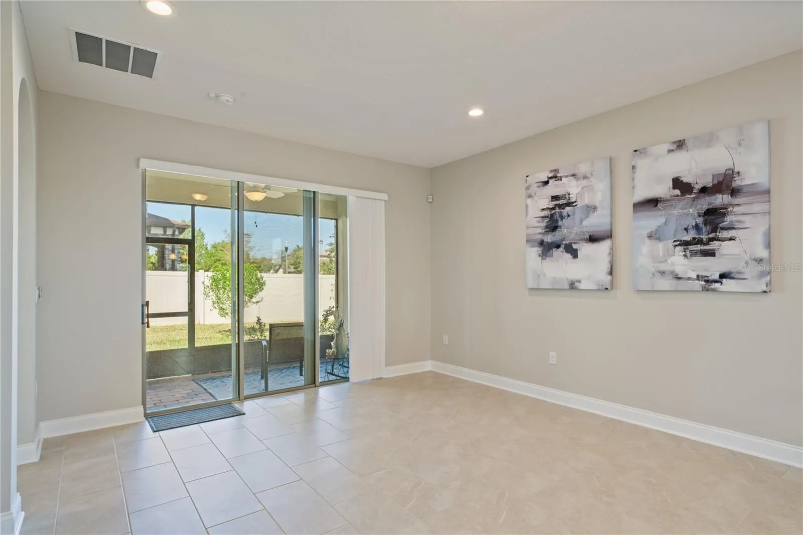 1110 UMBRIA LN