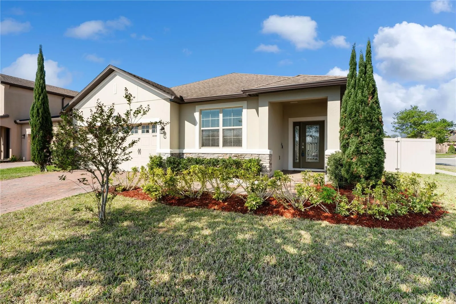 1110 UMBRIA LN