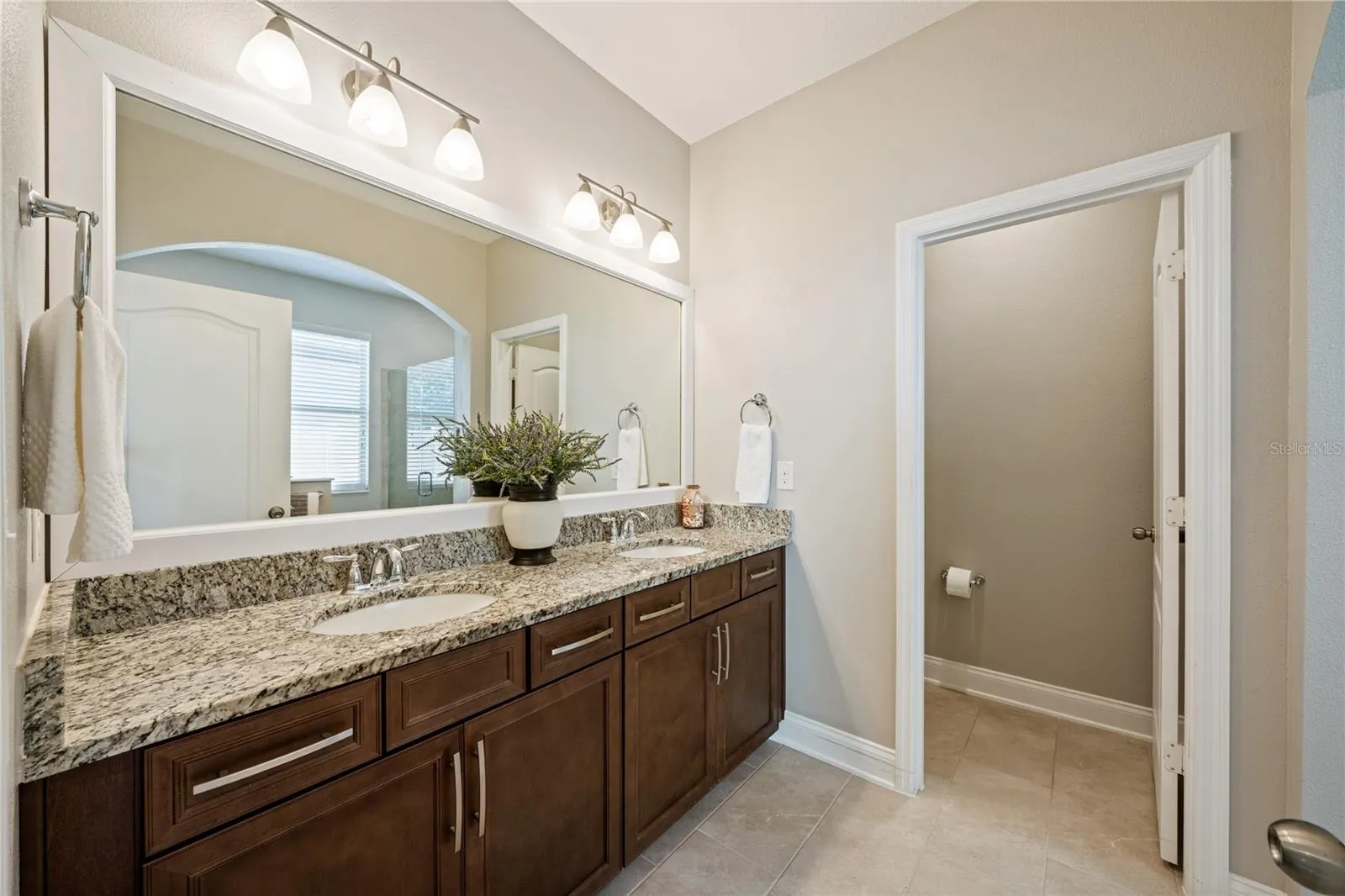 1110 UMBRIA LN