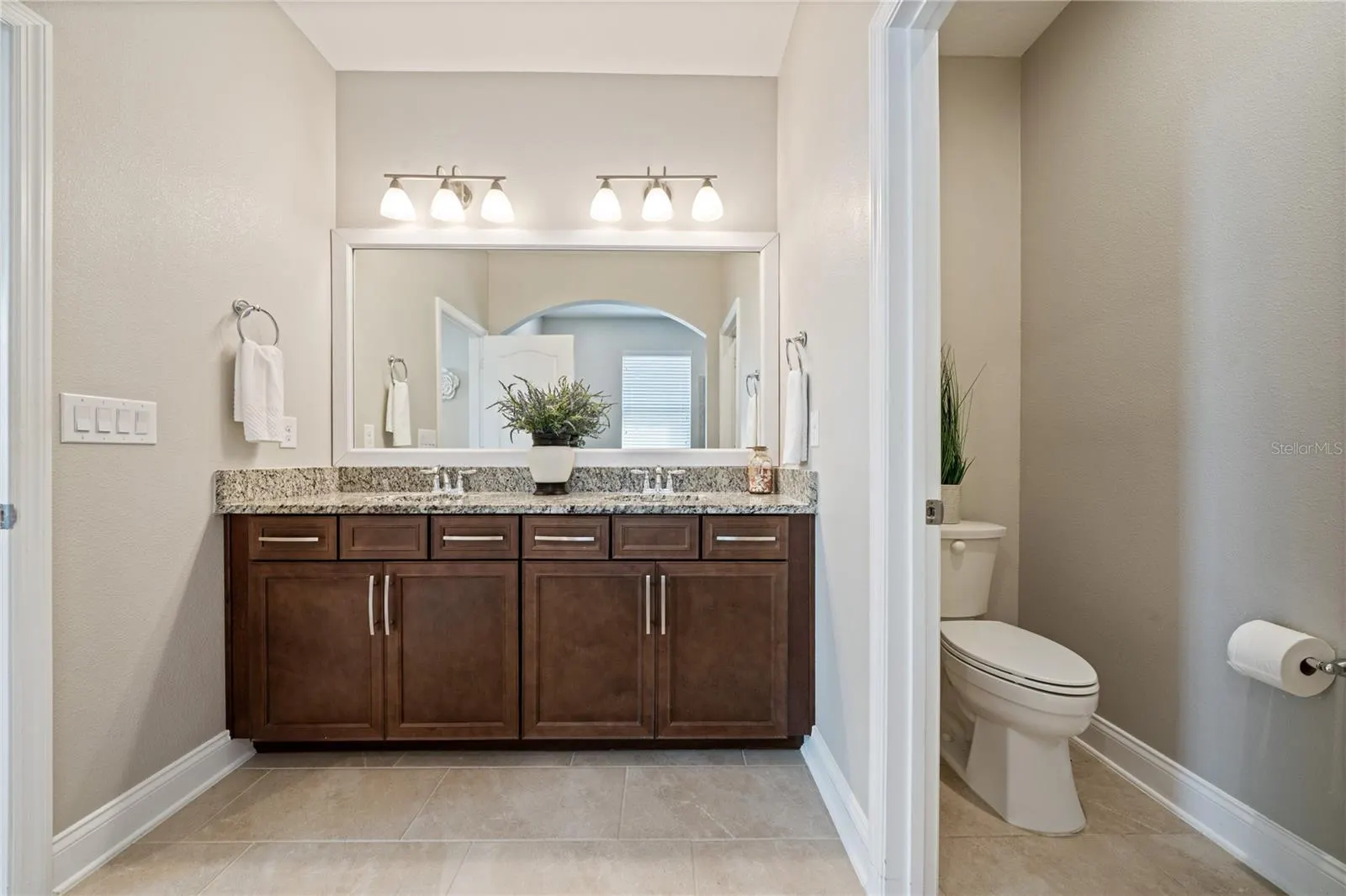 1110 UMBRIA LN