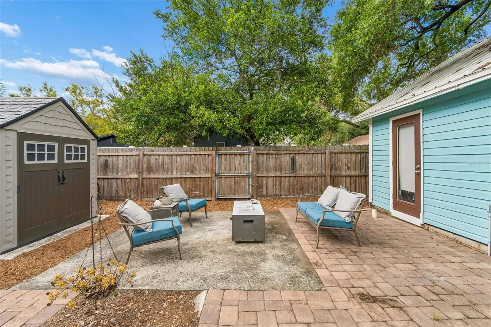 1220 E EMMA ST