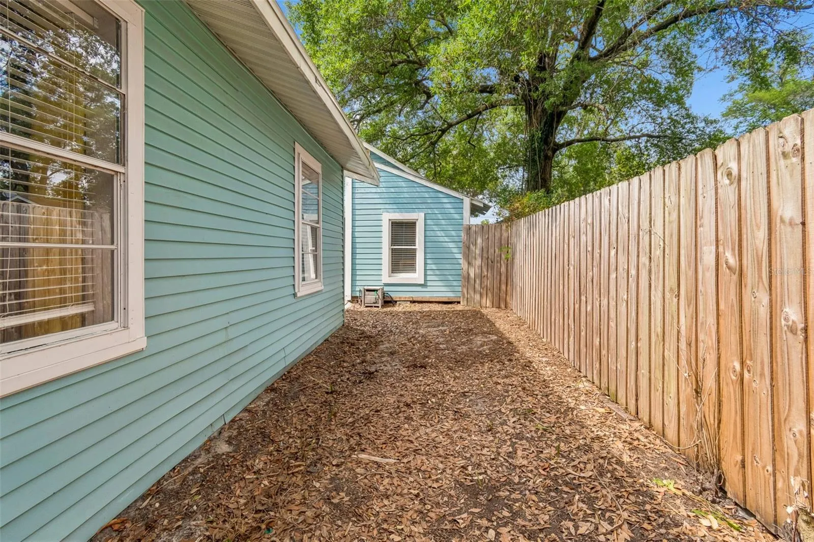 1220 E EMMA ST
