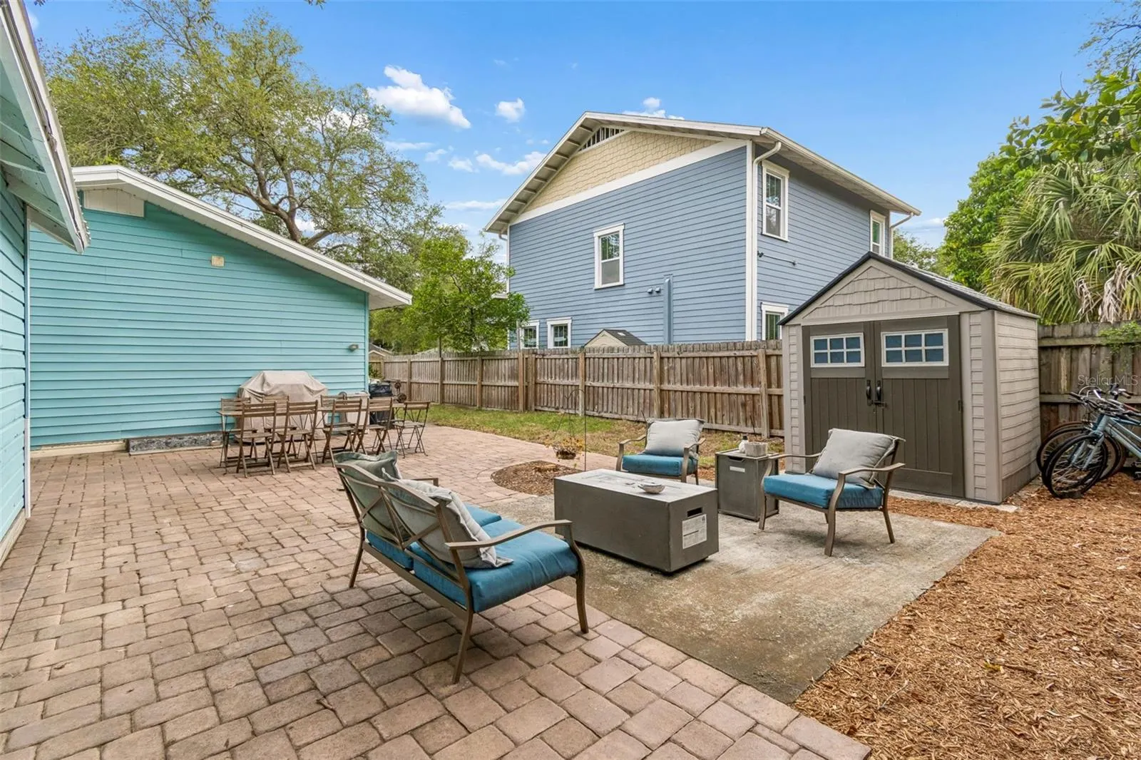 1220 E EMMA ST