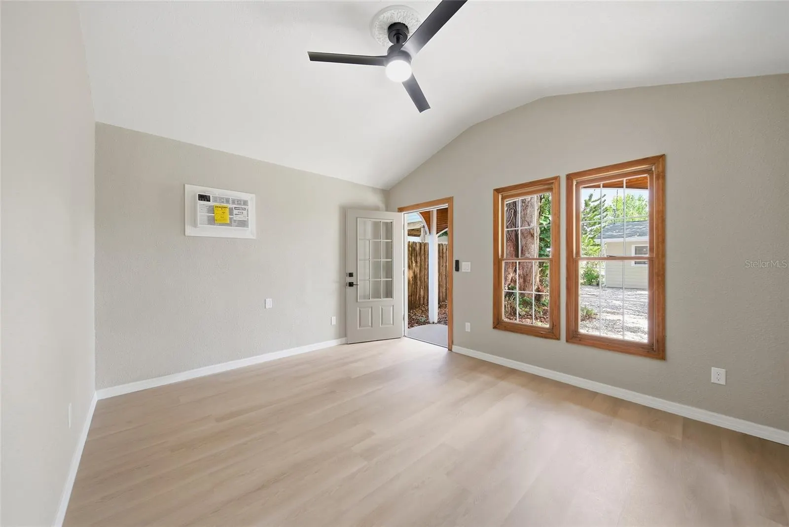 125 CRYSTAL BEACH AVE