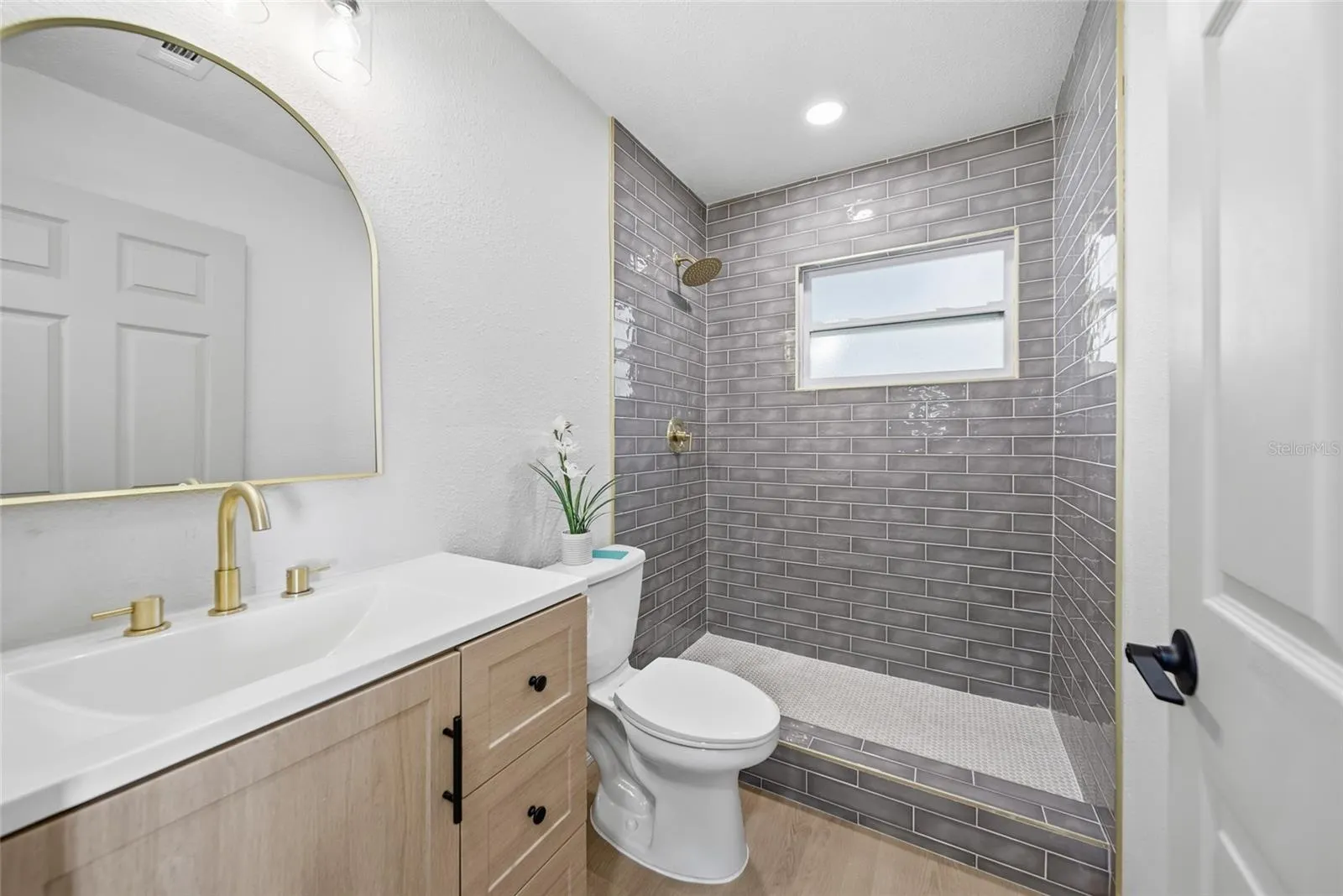 125 CRYSTAL BEACH AVE