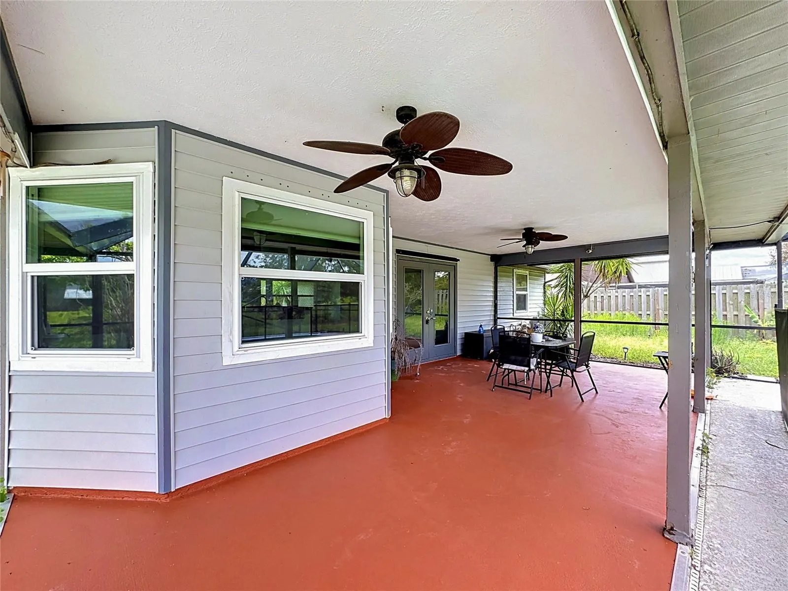 1654 SE FALLON DR