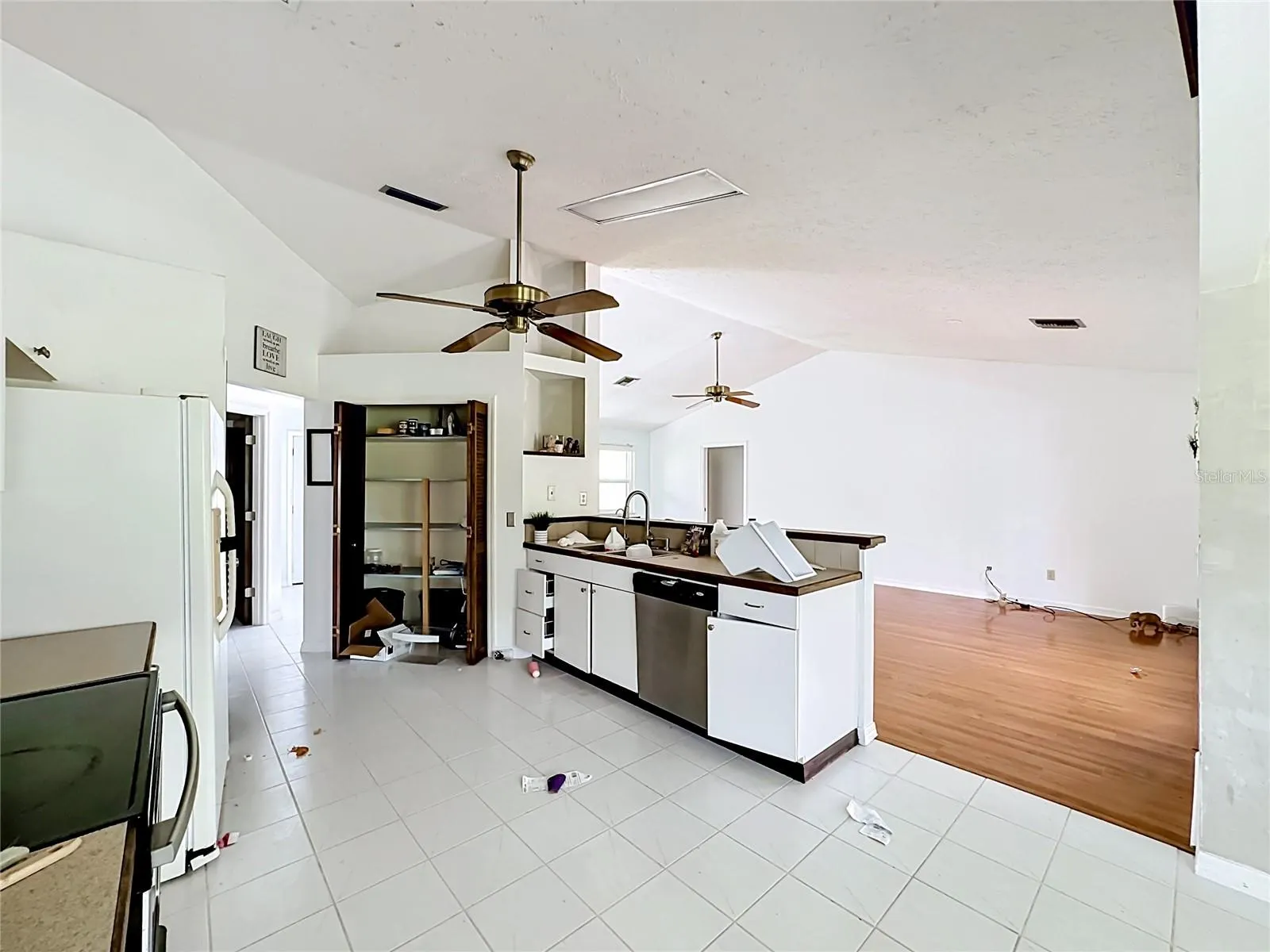 1654 SE FALLON DR