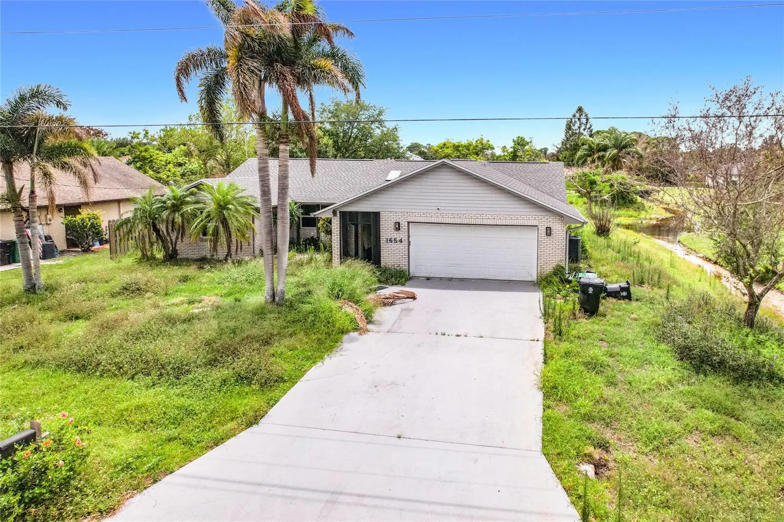 1654 SE FALLON DR