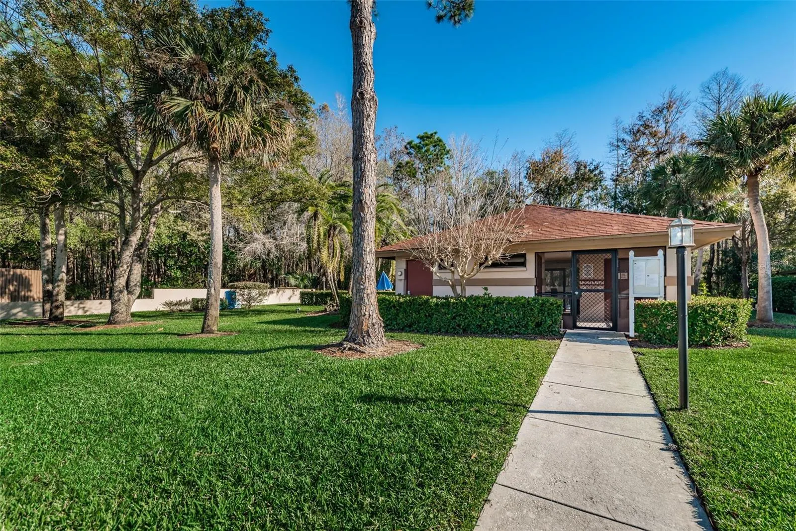 3477 HILLMOOR DR